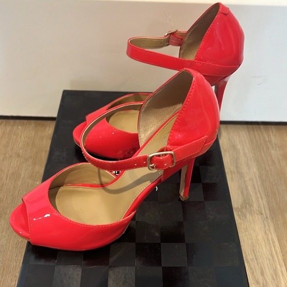 Saks Fifth Avenue SF-BECKA Hibiscus Soft Patent Heel 6.5 - Picture 3 of 6